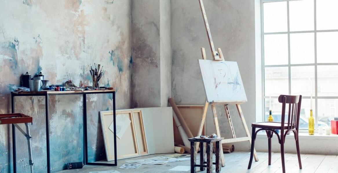 Jakie są najlepsze praktyki w suszeniu olejnych obrazów w pracowni artystycznej?