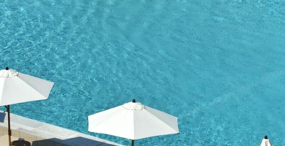 Zewnętrzny basen i jego atrakcje w Adrii w Kołobrzegu