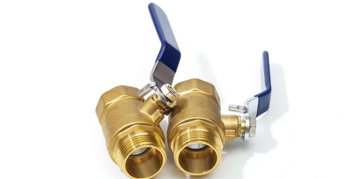 Wybór materiałów do elektrozaworów dla powietrza – mosiądz czy stal nierdzewna?