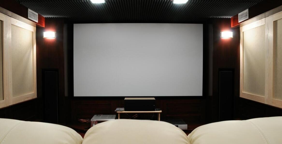 Jakie są zalety wyboru LED do podświetlenia domowego kina?