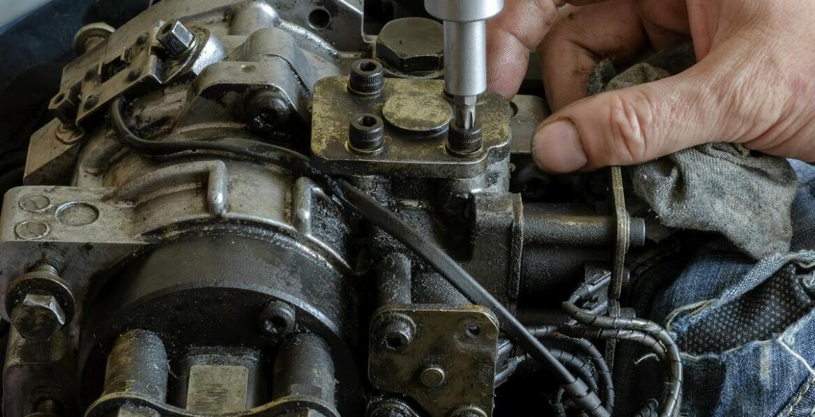 Jak profesjonalny serwis przeprowadza wymianę nastawnika pompy wtryskowej w 1.9 TDI?