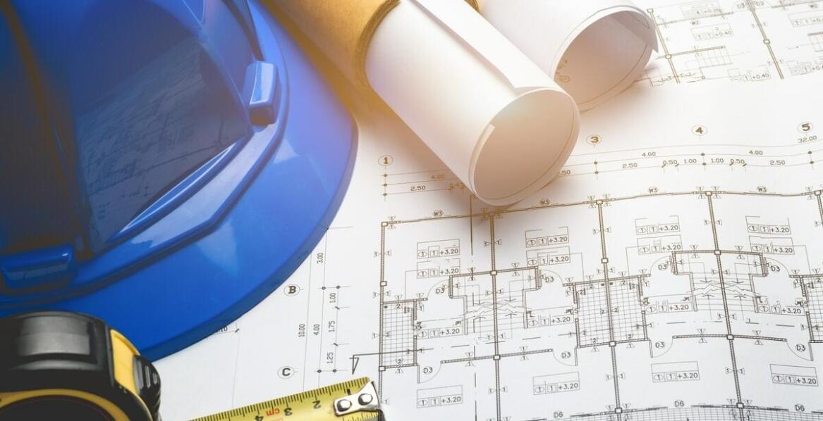 Jakie są kluczowe wyzwania przy opracowywaniu dokumentacji dla komercyjnych obiektów?