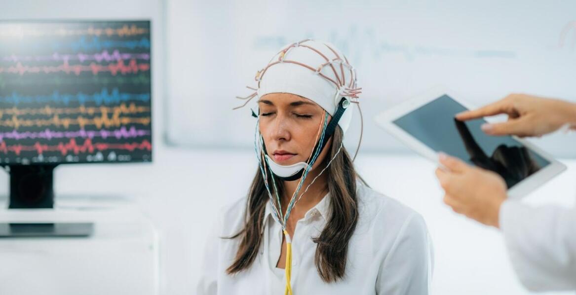 Jak elektrody do EEG pomagają w diagnozowaniu neurologicznej czkawki?