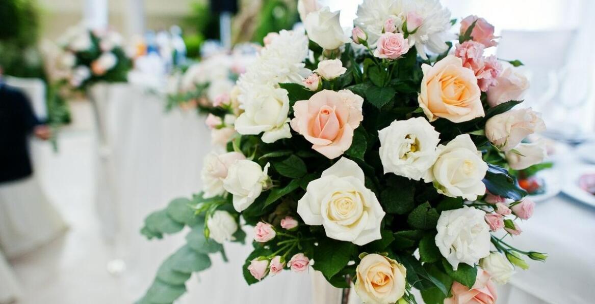 Jak sztuczne kwiatowe bukiety mogą zrewolucjonizować eventowe dekoracje?