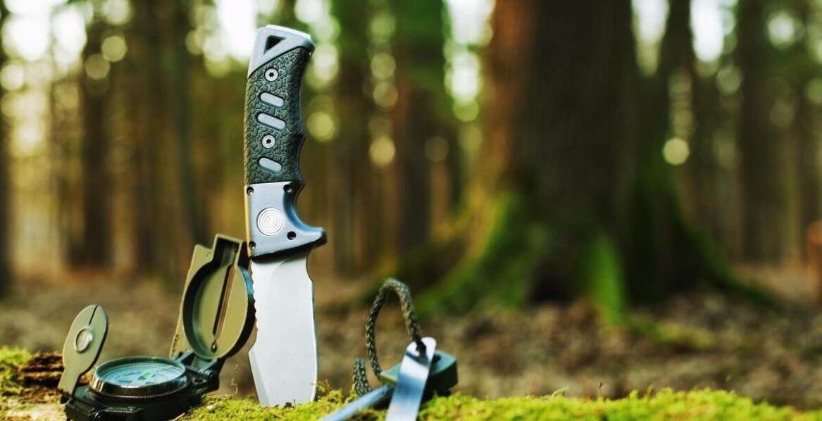 Jakie akcesoria są niezbędne w dobrze wyposażonym survivalowym plecaku?