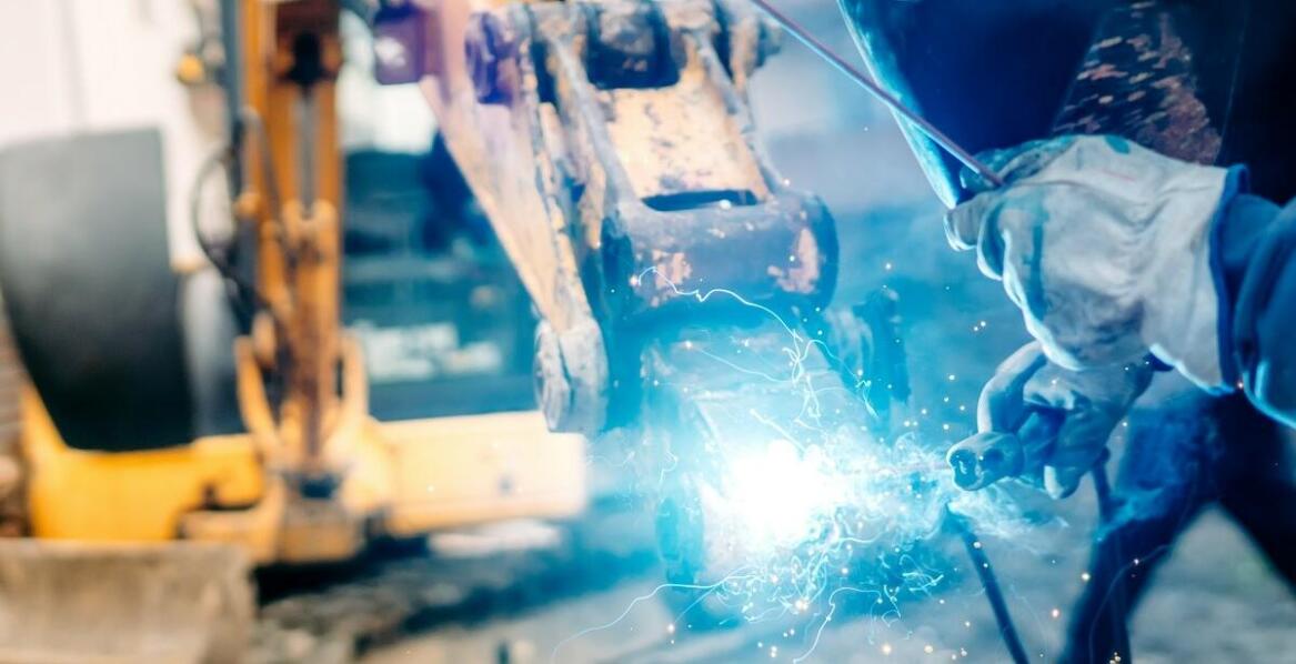 Zastosowanie kątowych zgrzewarek w przemyśle: zalety i wady