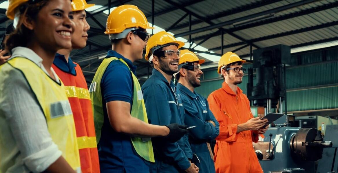 Jak kursy BHP wpływają na poprawę efektywności pracy w zespole?