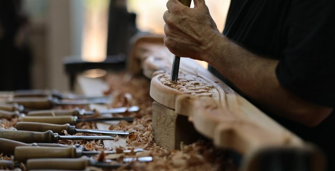 Jak tradycyjne techniki produkcji wpływają na jakość drewnianych szczotek do włosów?