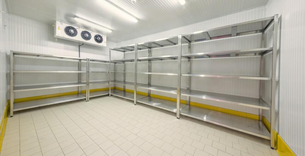 Jak chłodnicze komory na wymiar wspierają przechowywanie farmaceutyczne