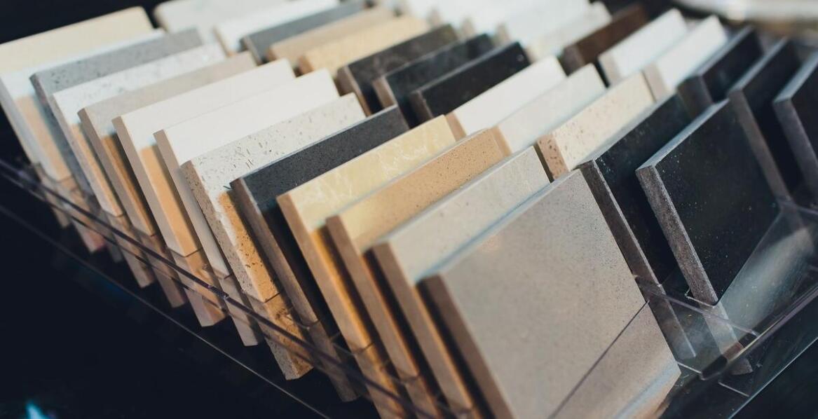 Jakie korzyści niesie ze sobą wyprzedaż łazienkowych płytek?