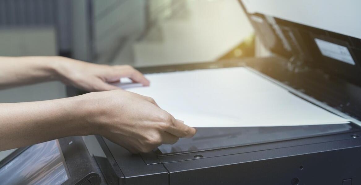 Jakie korzyści oferuje skanowanie zdjęć w kontekście ich restauracji?