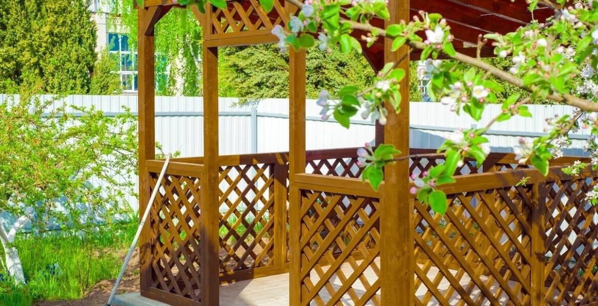 Porównanie różnych stylów architektonicznych dla ogrodowych altan 3x