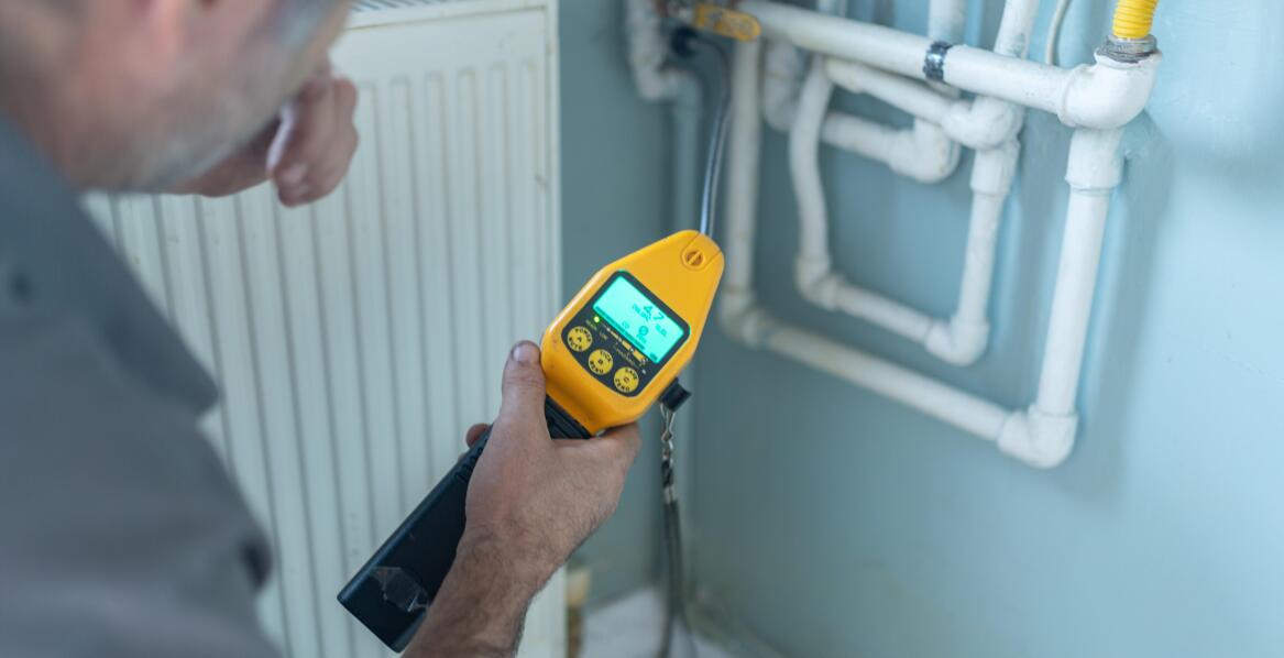 Jak profesjonalne firmy eliminują skutki wilgoci w budynkach?