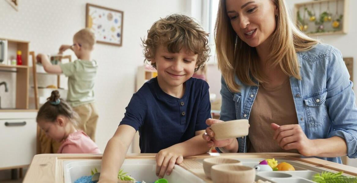 Jak nasze zajęcia wspierają rozwój sensoryczny u dzieci 3-letnich?