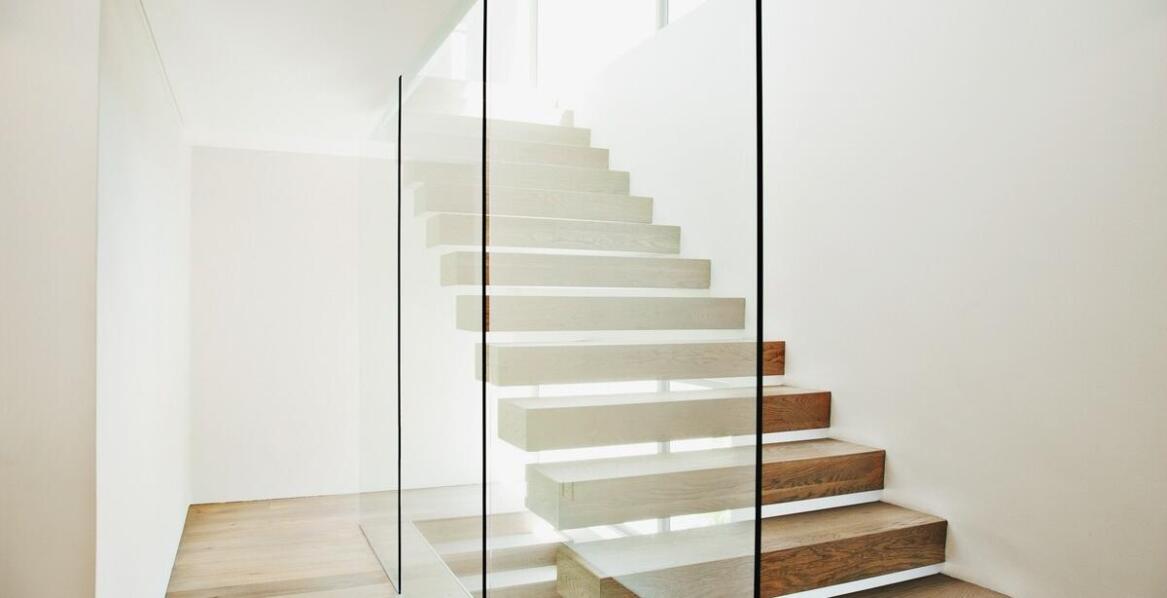 Wpływ szklanych balustrad na nowoczesny design wnętrza