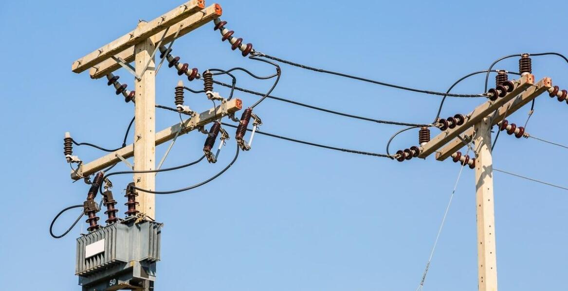 Sygnalizatory napięcia a ochrona przed przepięciami w sieciach średniego napięcia