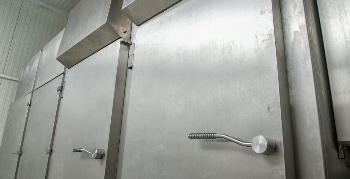 Zalety i zastosowania drzwi przemysłowych ze stali nierdzewnej