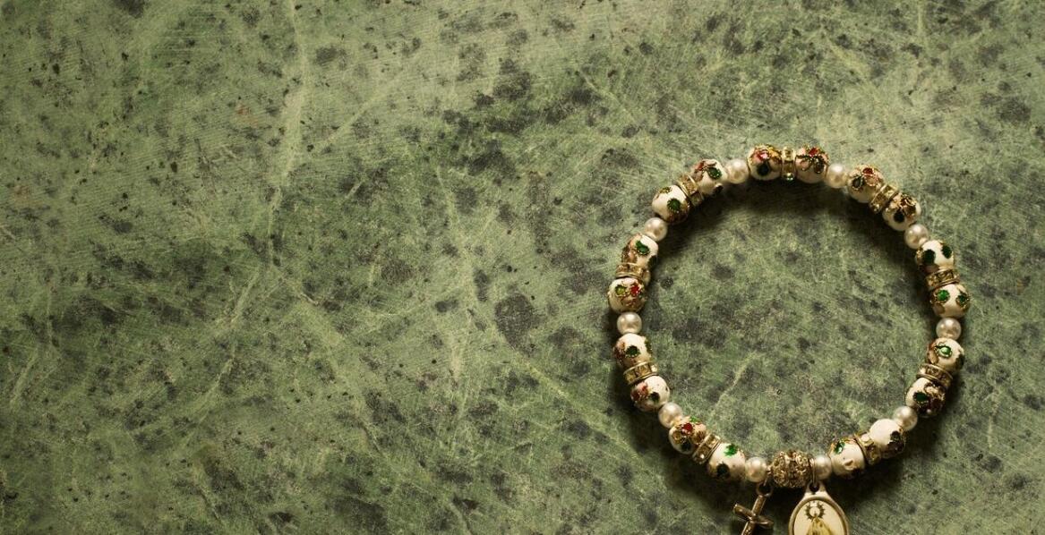 Jak dopasować ochronny amulet do osobistego stylu i charakteru?