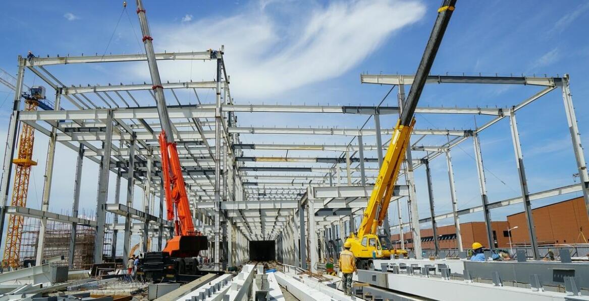 Rola logistycznego planowania w montażu stalowych konstrukcji