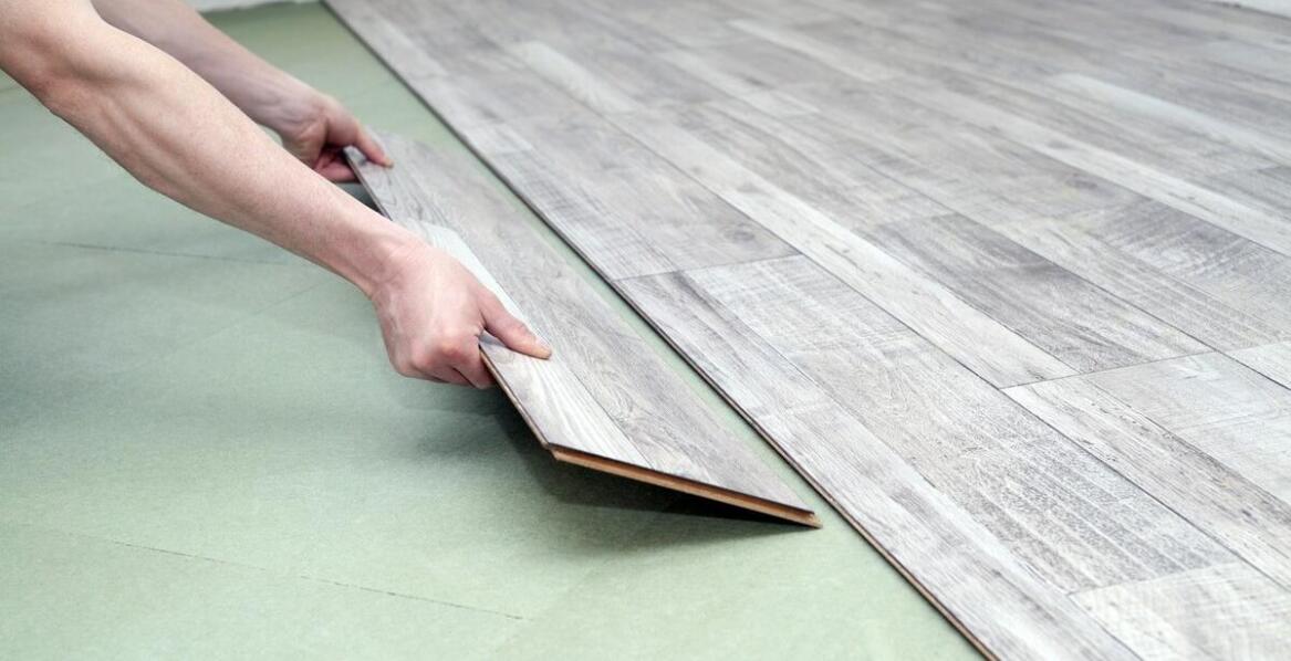 Jakie są najnowsze technologie montażu winylowych paneli w salonach?