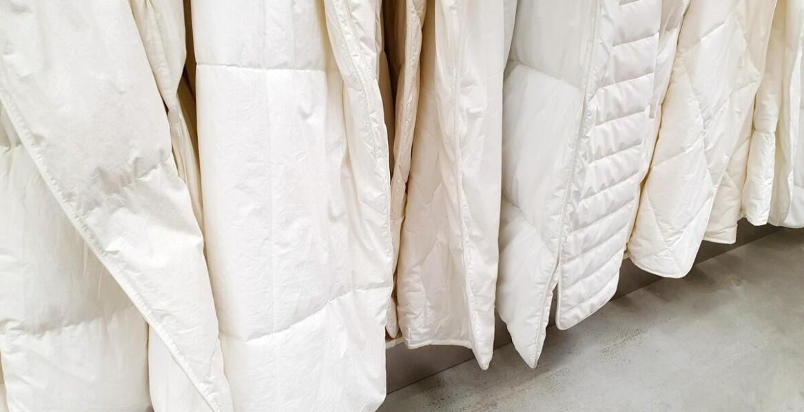 Damskie kurtki wodoszczelne – różnorodność stylów i funkcji