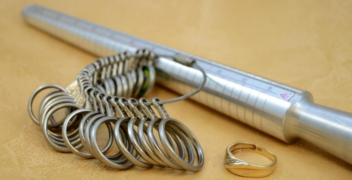 Jak lokalne tradycje wpływają na preferencje dotyczące rozmiarów pierścionków?