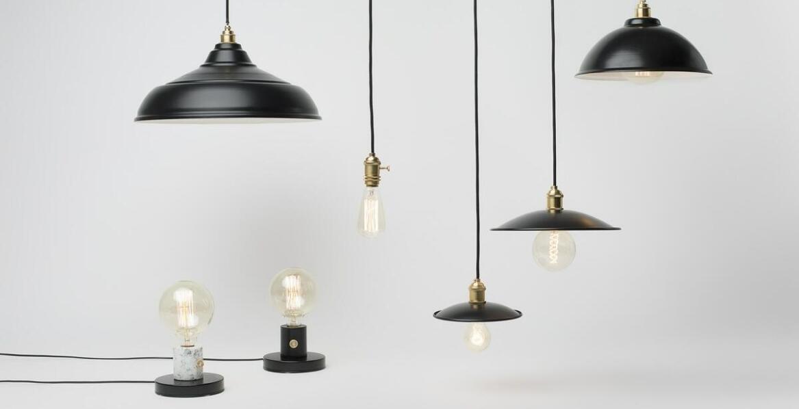Jakie wiszące lampy wybrać do otwartych przestrzeni mieszkalnych?