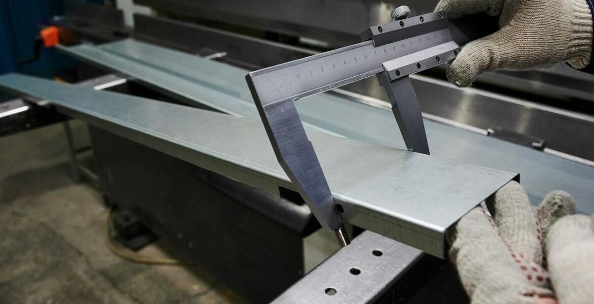 Jakie są wymagania jakościowe dla kwadratowych prętów w przemyśle?