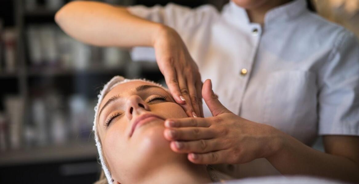 Korzyści masażu Kobido dla poprawy symetrii twarzy rysów