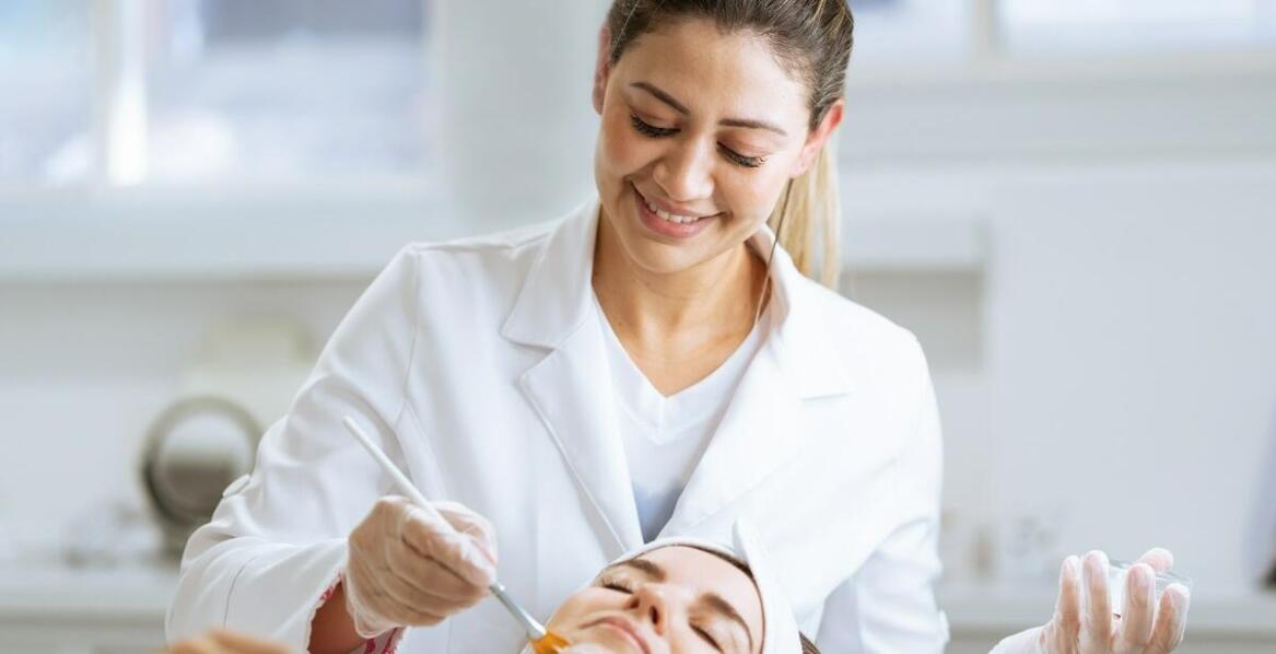 Oczyszczające zabiegi a zdrowa skóra na całym ciele