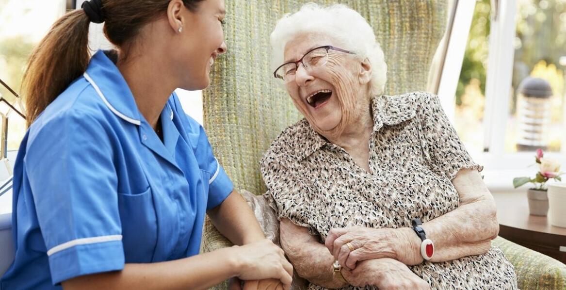 Wpływ emocjonalnego wsparcia na jakość życia w domach opieki