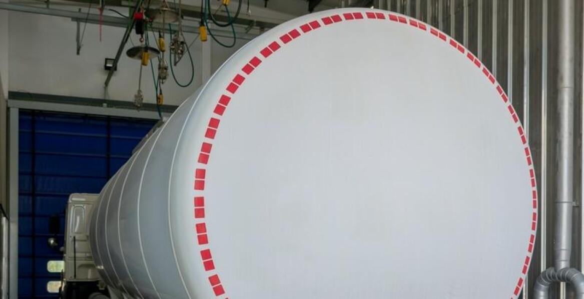 Jak przygotować się do przewozu ładunku ADR? Kluczowe procedury i zasady.