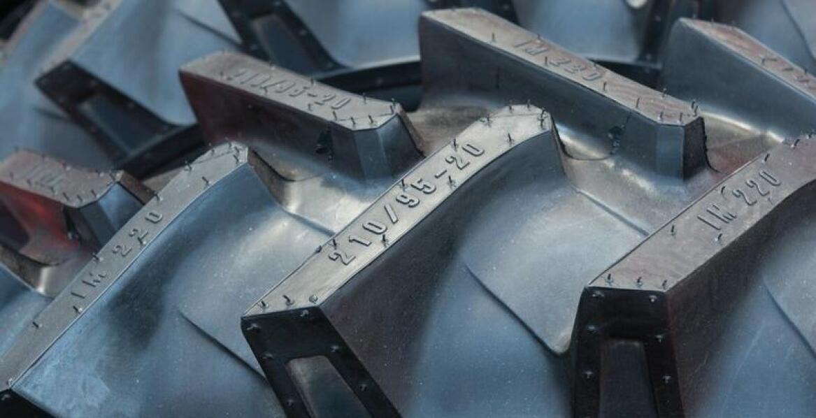 Kluczowe korzyści z użycia trudnościeralnej gumy w sprzęcie rolniczym