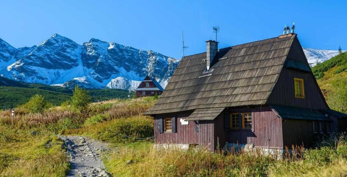 Dlaczego warto wynająć domek w pobliżu atrakcji turystycznych?