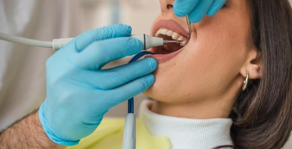 Wpływ piaskowania zębów na komfort pacjenta w trakcie zabiegu