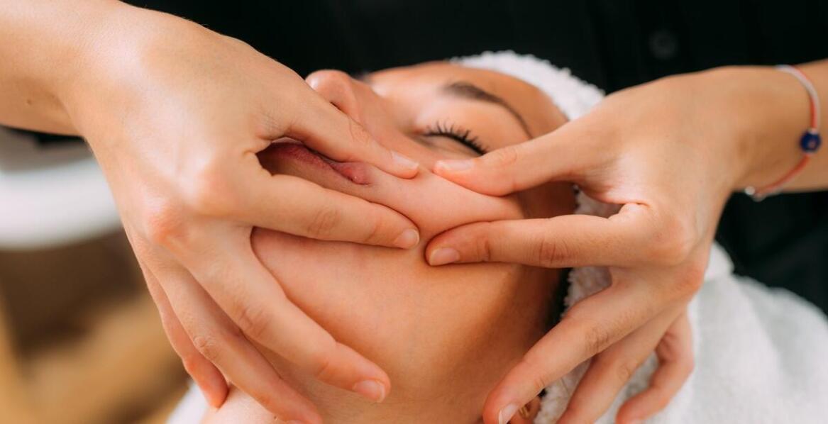 Dlaczego masaż Kobido jest skuteczny w redukcji obrzęków?