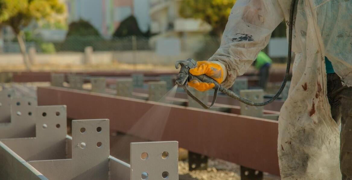 Zastosowanie proszkowych farb w branży budowlanej – korzyści i przykłady