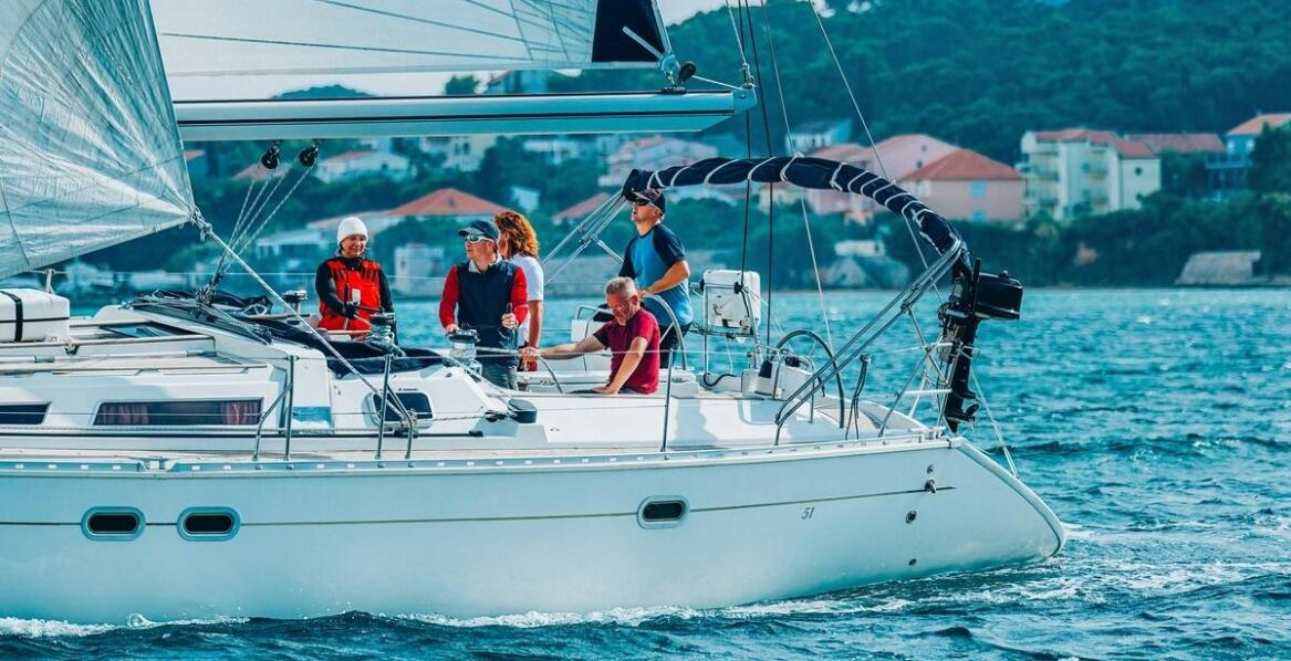 Jak wygląda procedura odbioru i zdania jachtu na Mazurach?