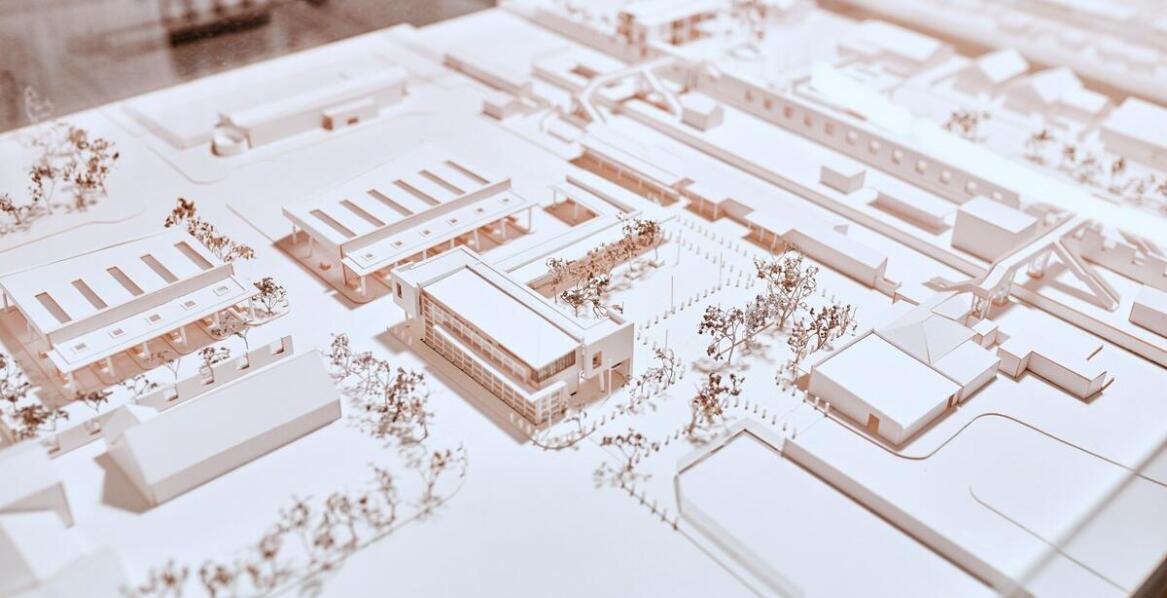 Jakie wyzwania stawia projektowanie publicznych przestrzeni przed architektami?