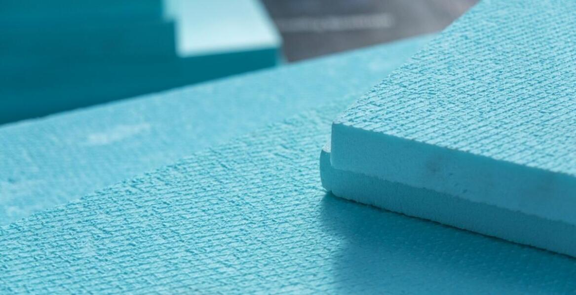 Pianki z tworzyw sztucznych a energetyczna efektywność budynków