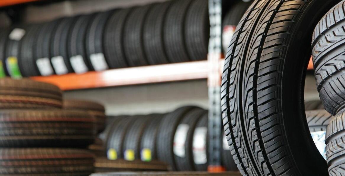 Rola hurtowni opon w zapewnieniu bezpieczeństwa na drodze dzięki nowym oponom
