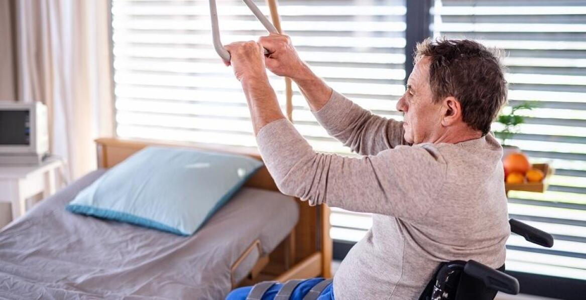 Rola podnośnika do łóżka w poprawie jakości życia osób z niepełnosprawnościami