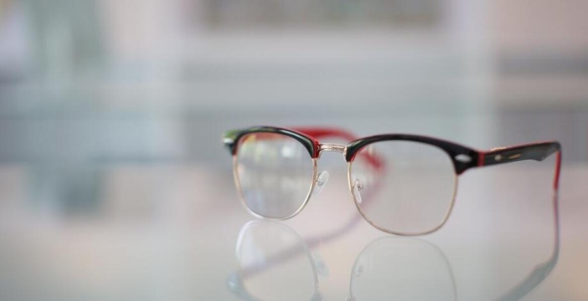 Jakie są korzyści z noszenia elastycznych i lekkich oprawek?