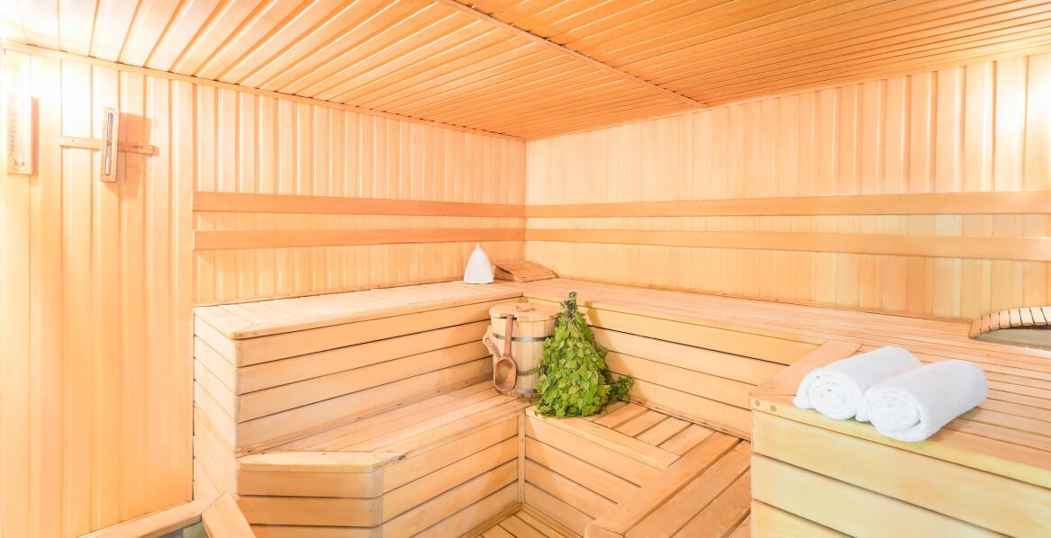 Budowa parowych saun – korzyści i zastosowanie w strefach wellness