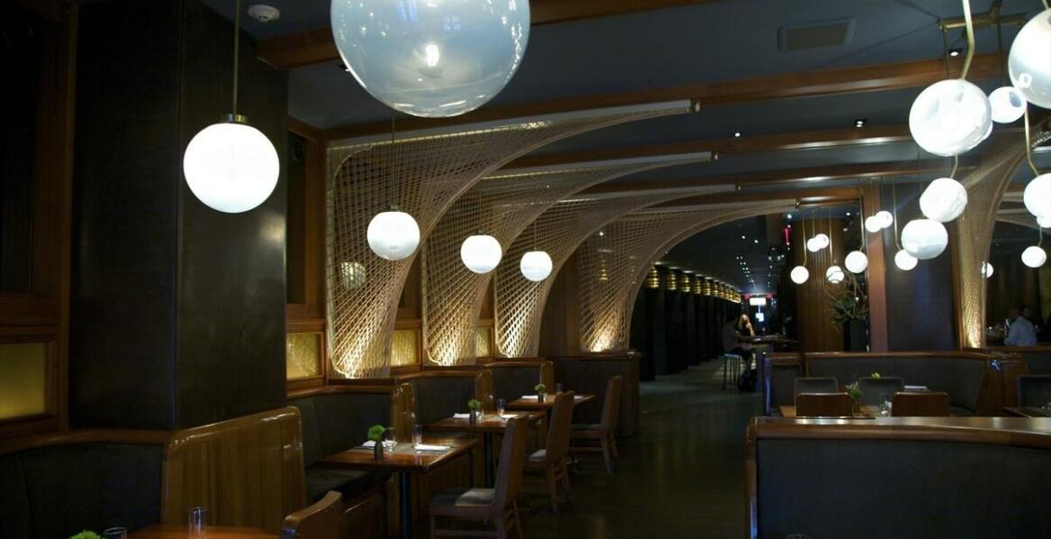 Nowoczesne dekoracyjne rozwiązania na przyjęciach w restauracji