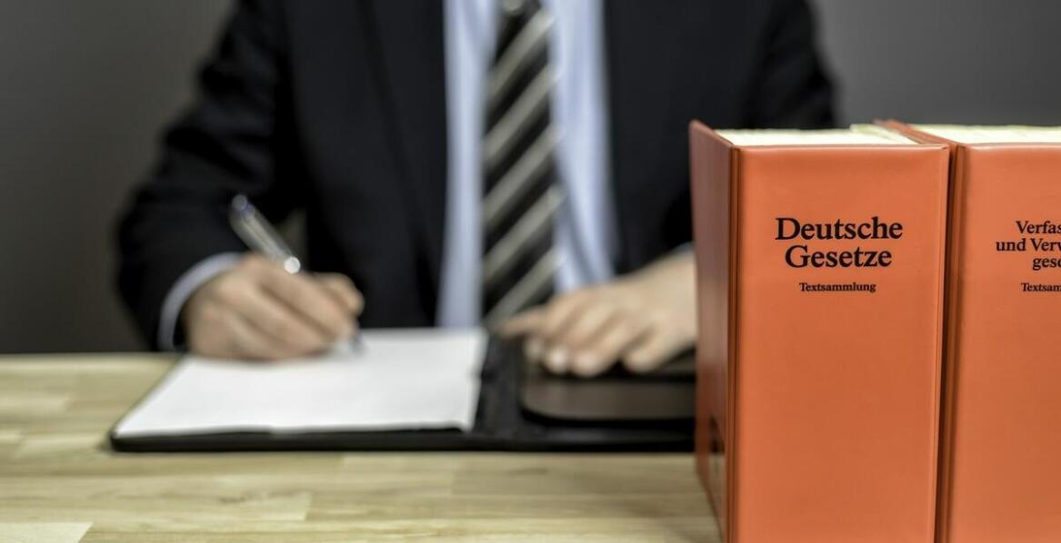 Jak przysięgły tłumacz języka hiszpańskiego wspiera międzynarodową komunikację prawną?