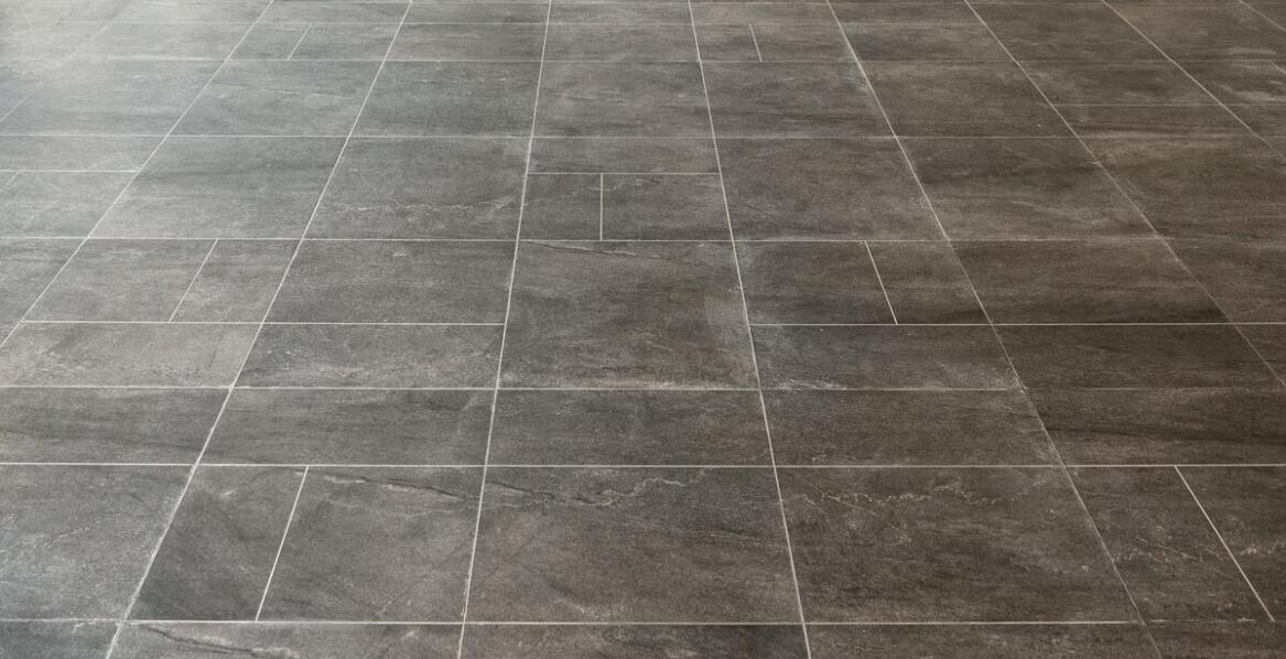 Posadzki mikrocementowe w nowoczesnych przestrzeniach rekreacyjnych