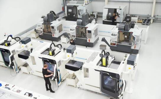 Efektywność procesów produkcyjnych dzięki outsourcingowi metalowych usług