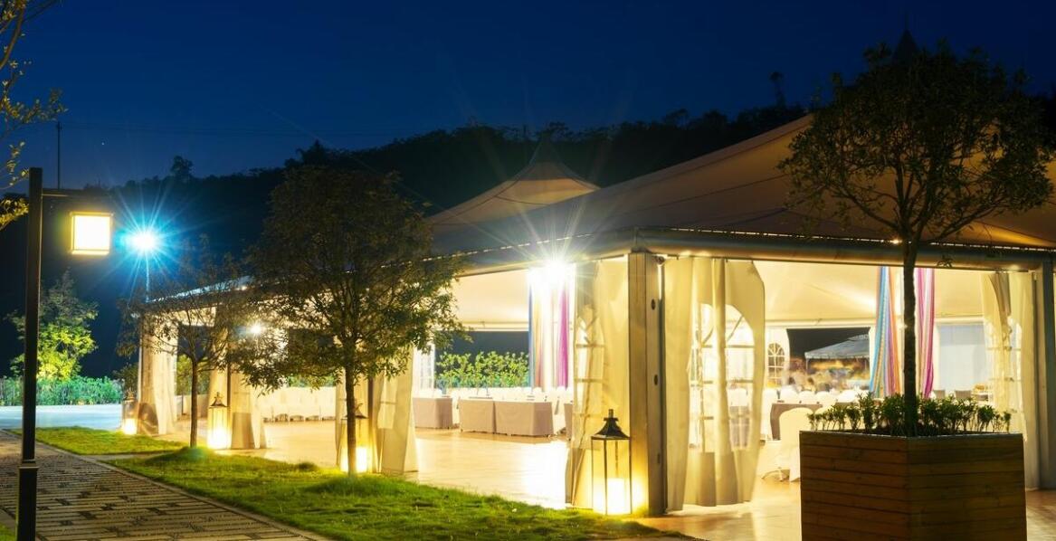 Zalety sferycznych namiotów w organizacji luksusowych wydarzeń