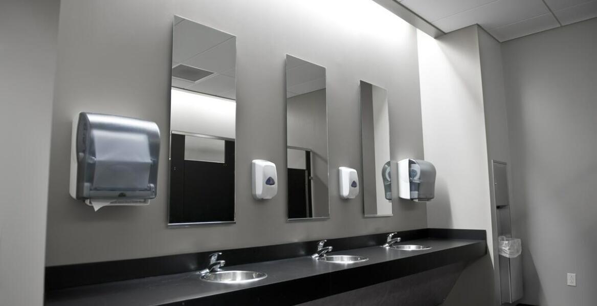 Kompleksowe rozwiązania sanitarno-higieniczne dla obiektów publicznych – oferta sklepu Terrain SDP